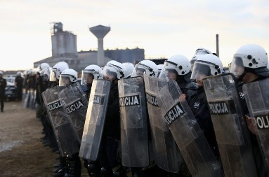 POLICIJSKA SILA NAD ZETOM: Marice i pendreci protiv naroda